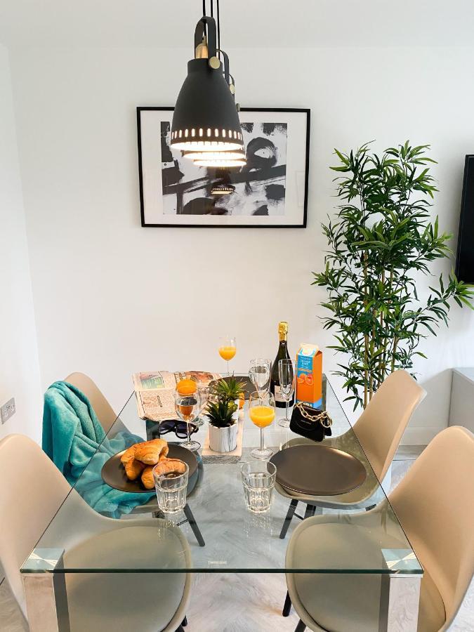 Tudors Esuites 3 Bed House Garden & Netflix 伯明翰 外观 照片
